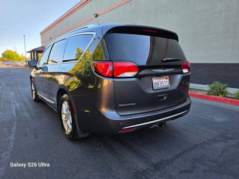 2018 Chrysler Pacifica Touring L