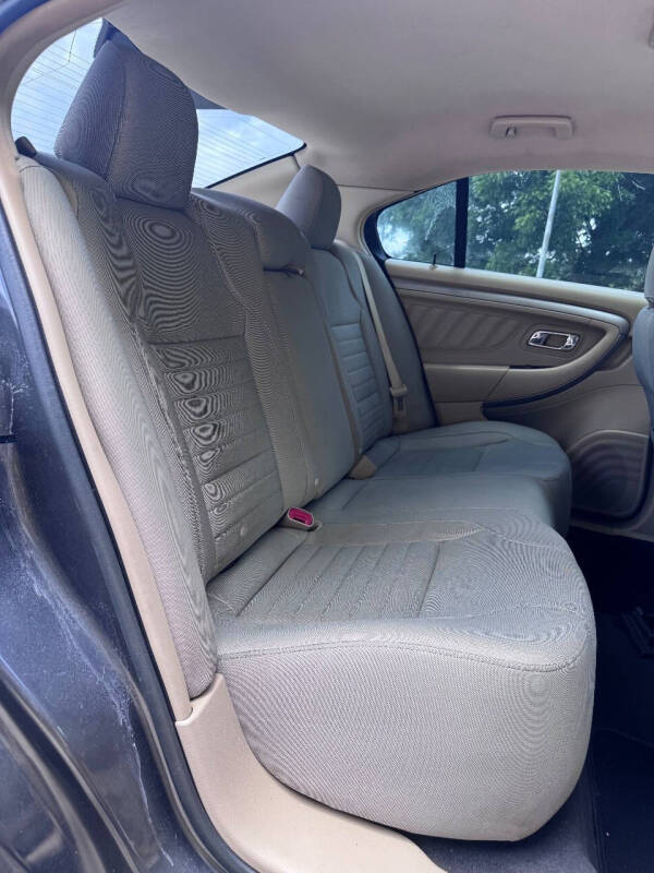 2018 Ford Taurus SE