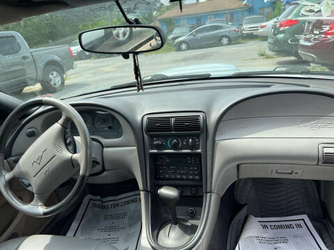 2004 Ford Mustang GT Deluxe