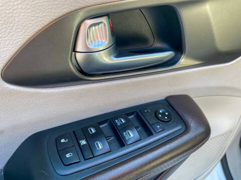 2020 Chrysler Voyager LXi