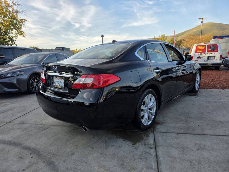 2011 Infiniti M37