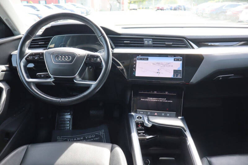 2024 Audi Q8 e-tron quattro Premium