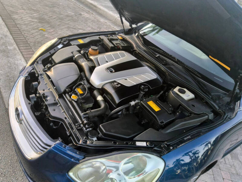 2004 Lexus SC 430