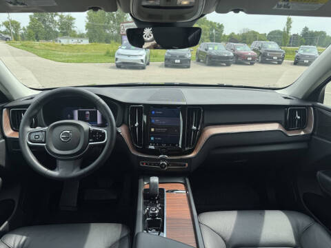 2024 Volvo XC60 B5 Plus Dark Theme