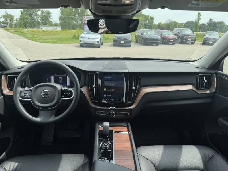 2024 Volvo XC60 B5 Plus Dark Theme