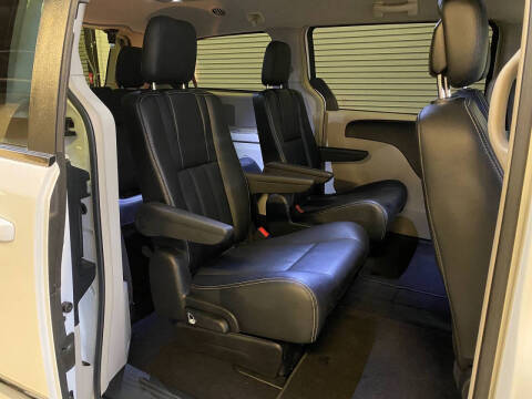 2016 Chrysler Town and Country Touring