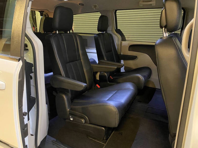 2016 Chrysler Town and Country Touring