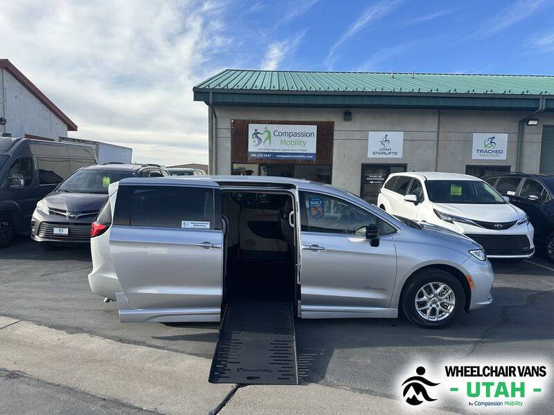 2024 Chrysler Pacifica Touring L