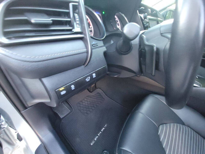 2020 Toyota Camry SE