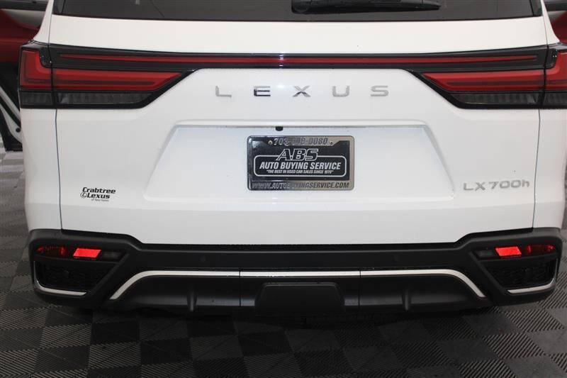 2025 Lexus LX 700h F SPORT Handling