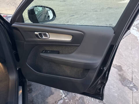 2026 Volvo XC40 B5 Plus