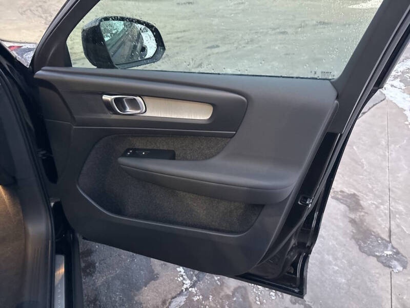 2026 Volvo XC40 B5 Plus