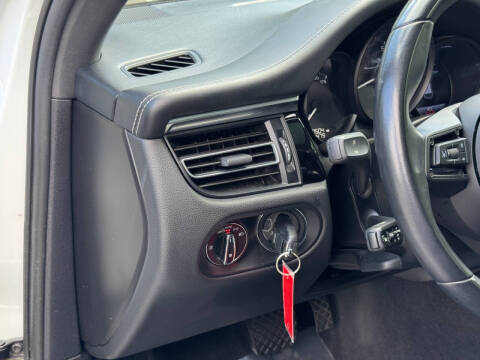 2023 Porsche Macan T