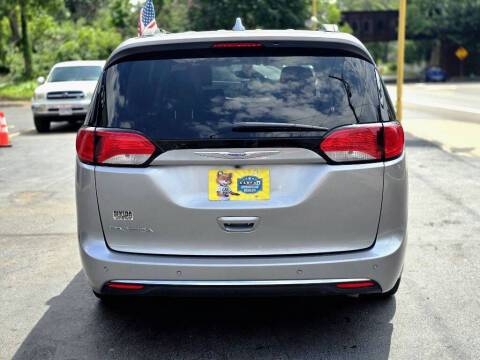 2017 Chrysler Pacifica Touring-L