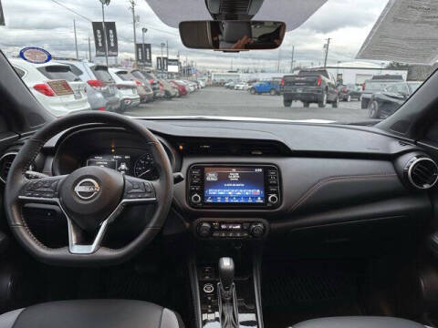 2023 Nissan Kicks SR