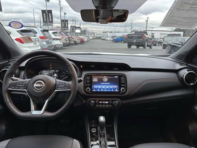 2023 Nissan Kicks SR