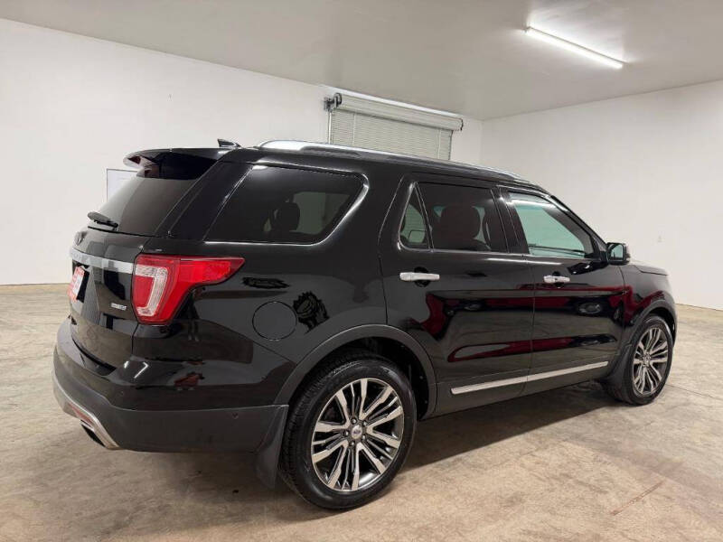 2017 Ford Explorer Platinum