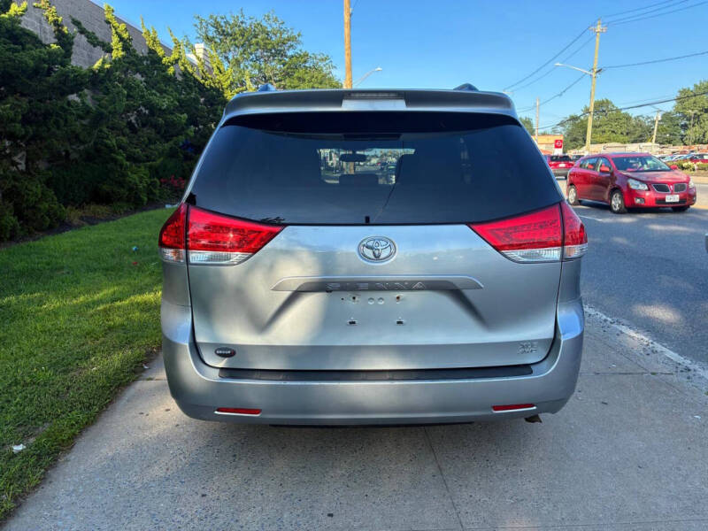 2014 Toyota Sienna XLE 7-Passenger