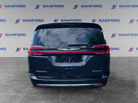 2024 Chrysler Pacifica Plug-In Hybrid Select