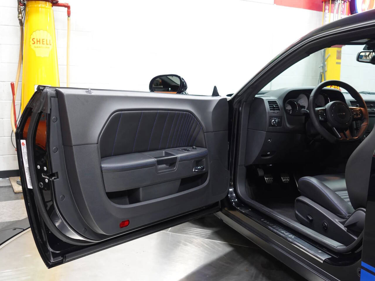 2014 Dodge Challenger 16