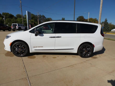 2023 Chrysler Pacifica for sale at WAYNE HALL CHRYSLER JEEP DODGE in Anamosa IA