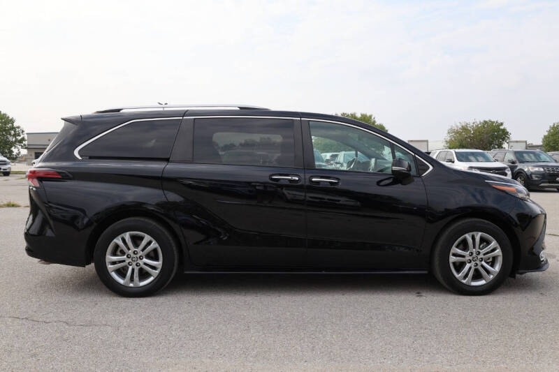 2021 Toyota Sienna Platinum 7-Passenger