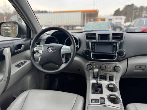 2013 Toyota Highlander SE