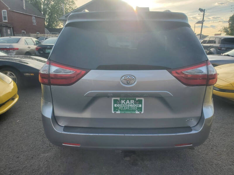 2017 Toyota Sienna XLE 8-Passenger