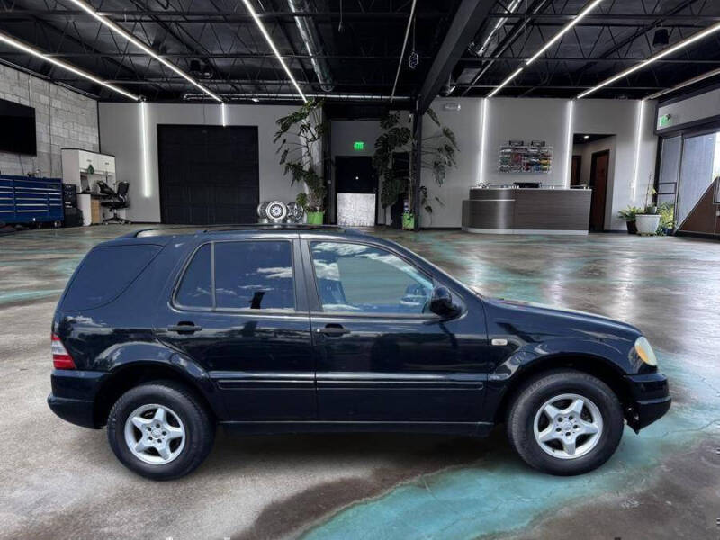 2000 Mercedes-Benz M-Class ML 320