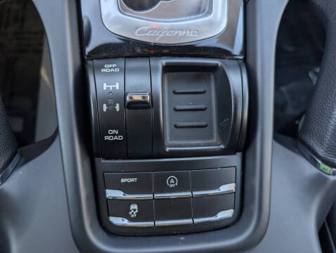 2017 Porsche Cayenne Platinum Edition