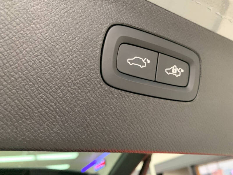 2025 Volvo XC90 B5 Core Bright Theme