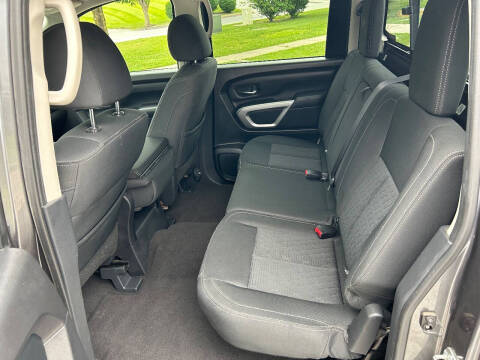 2017 Nissan Titan SV