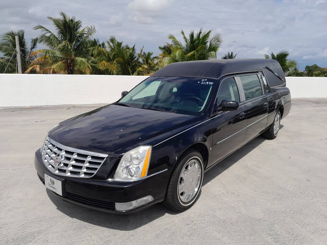 2009 Cadillac DTS Hearse - $21,950