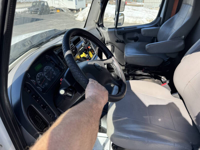 2016 Freightliner 114 SD