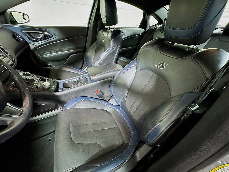 2016 Chrysler 200 S