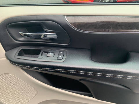 2016 Chrysler Town and Country Touring