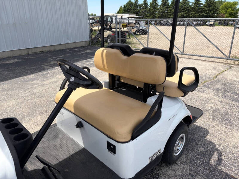 2018 E-Z-GO  Shuttle 4