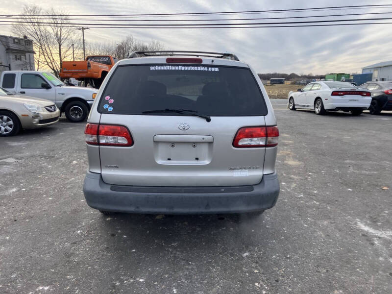 2003 Toyota Sienna LE