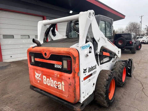 2014 Bobcat S590 TWO SPEED SKID STEER LOAD