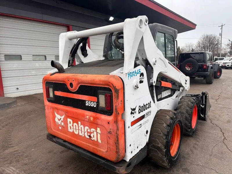 2014 Bobcat S590 TWO SPEED SKID STEER LOAD