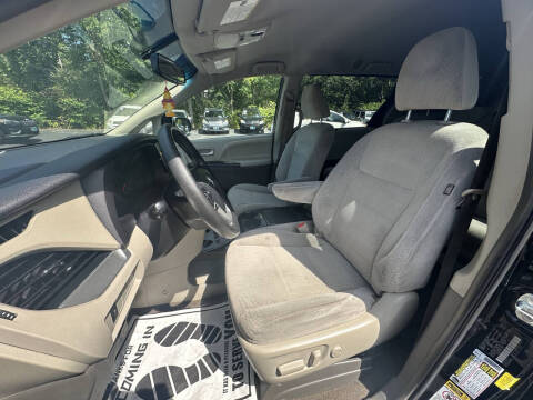 2016 Toyota Sienna LE 8-Passenger