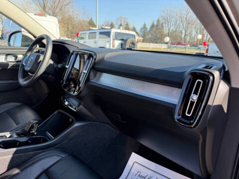 2022 Volvo XC40 T5 Momentum