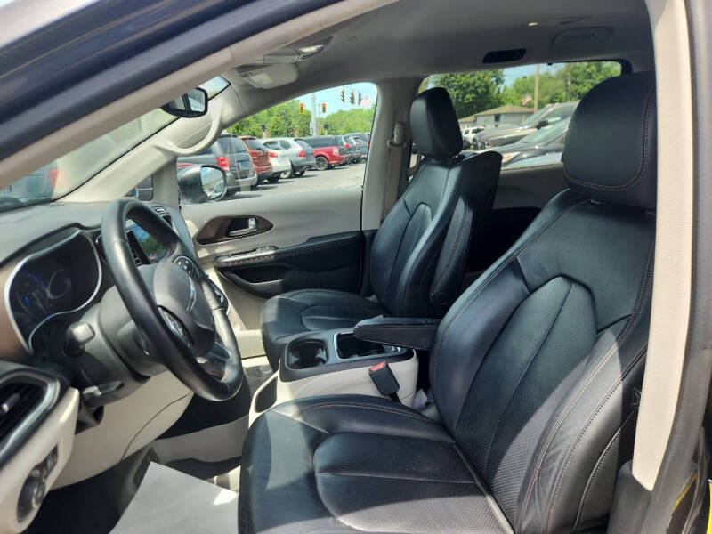 2017 Chrysler Pacifica Touring-L Plus