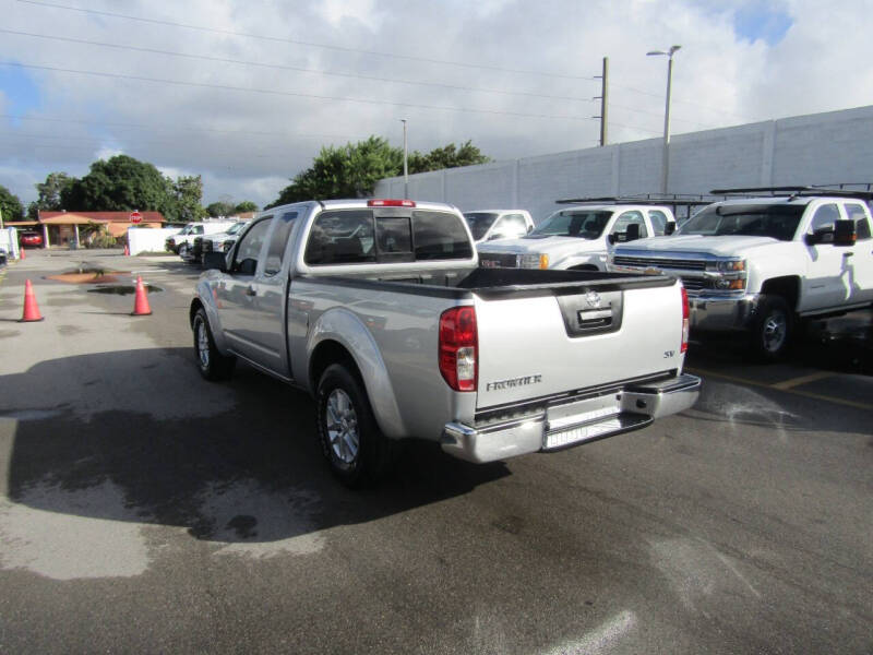 2015 Nissan Frontier SV photo 5