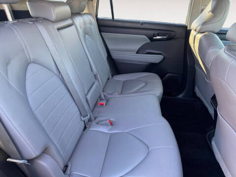 2023 Toyota Highlander Hybrid XLE