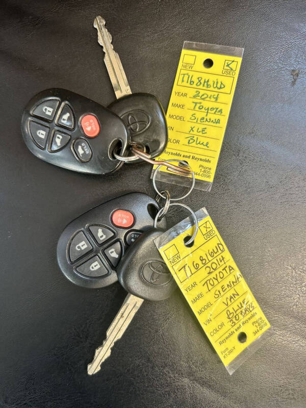 2014 Toyota Sienna XLE 8-Passenger