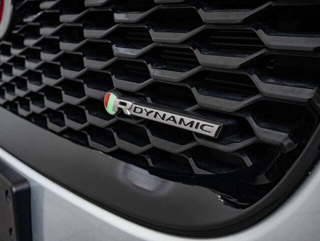 2019 Jaguar E-PACE P300 R-Dynamic SE