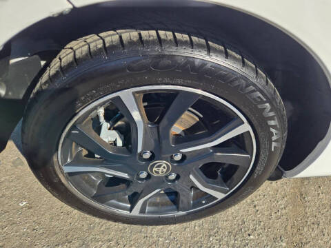 2016 Toyota Yaris 5-Door SE