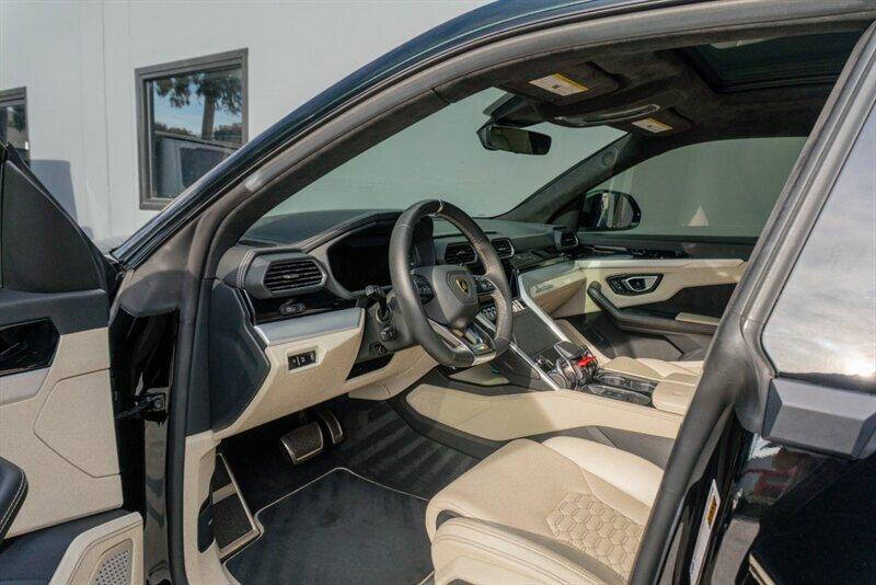 2020 Lamborghini Urus