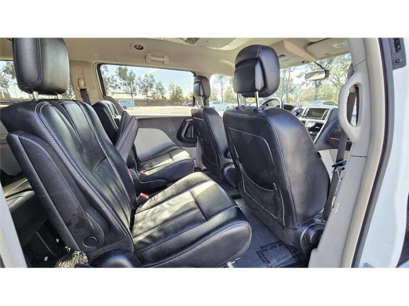 2015 Chrysler Town and Country Touring